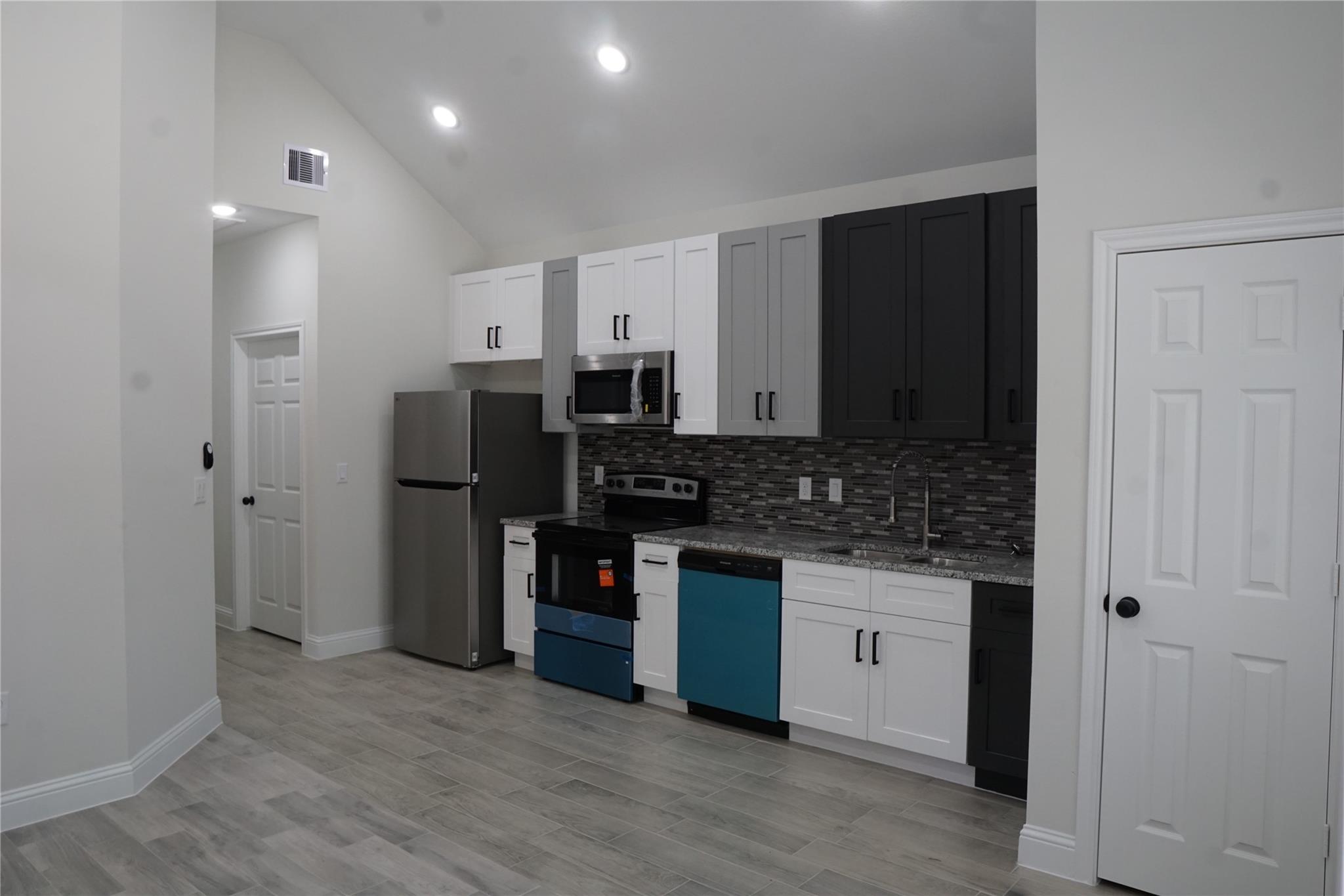 Residential Lease in Willis 3