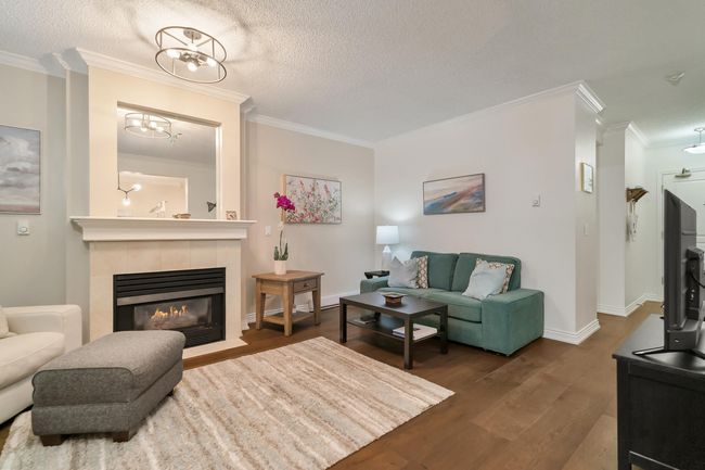 111 - 1785 Martin Dr, Condo with 2 bedrooms, 2 bathrooms and 1 parking in Surrey BC | Image 9