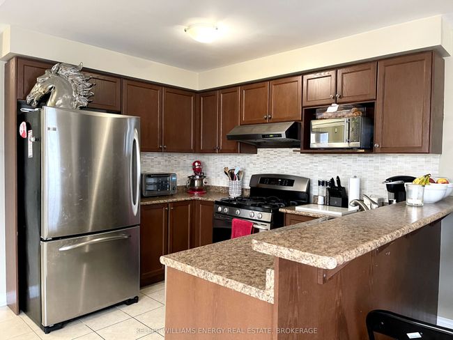 2 Ruben St, House attached with 3 bedrooms, 4 bathrooms and 1 parking in Whitby ON | Image 4