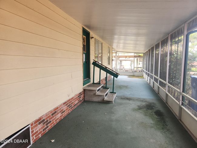 Screened Patio | Image 23