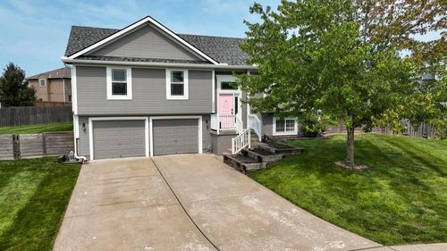12206 214th Ter, Peculiar, MO, 64078-8321 | Card Image