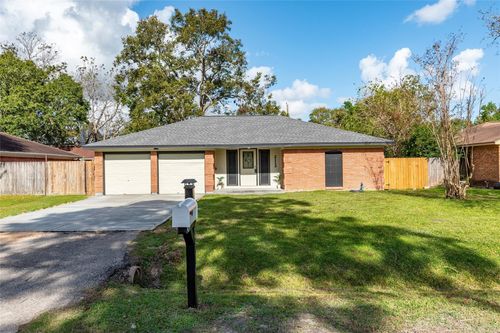 2112 Sierra St, Kemah, TX, 77565-2235 | Card Image