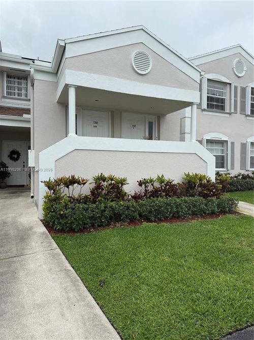 204-e-2260 Se 27th Dr, Homestead, FL, 33035-1335 | Card Image
