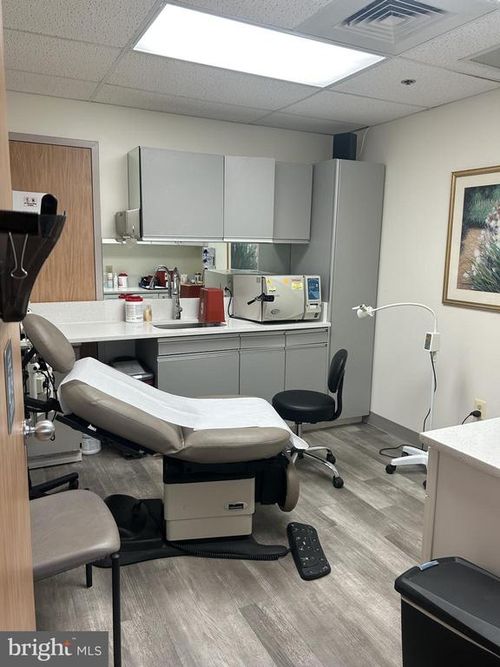 ste-220-1800 Town Center Dr, Reston, VA, 20190-3238 | Card Image