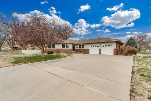 995 N Westlink, Wichita, KS, 67212 | Card Image