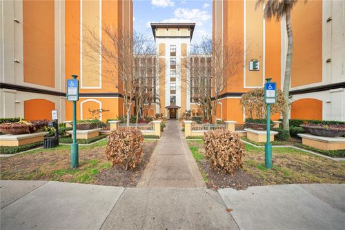 402e-12527 Floridays Resort Dr, Orlando, FL, 32821 | Card Image