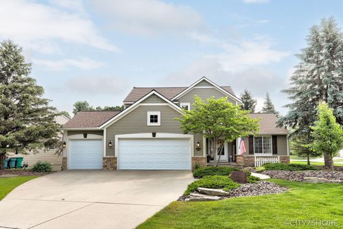 8474 Twin Lakes Dr, Jenison, MI, 49428-8663 | Card Image