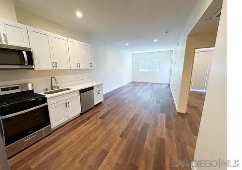 apt-305-1041 N Cummings St, Los Angeles, CA, 90033-1394 | Card Image