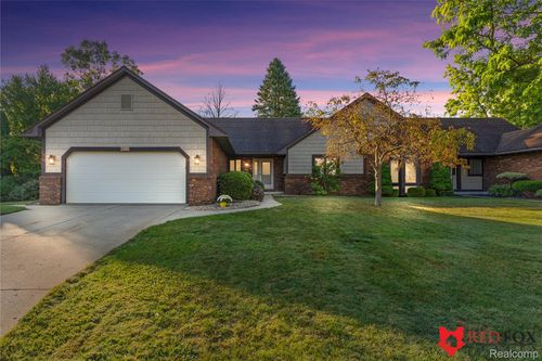 6031 Oak Creek Dr, Swartz Creek, MI, 48473-8869 | Card Image