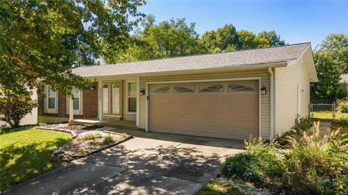 12137 La Padera Lane, Florissant, MO, 63033 | Card Image