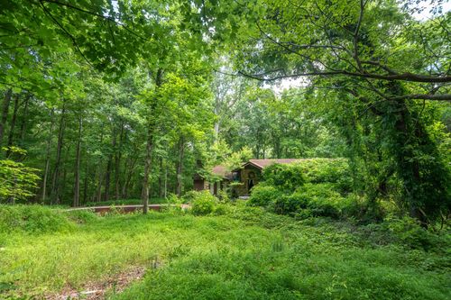 1050 Barnes Cir, Kingston Springs, TN, 37082-9044 | Card Image