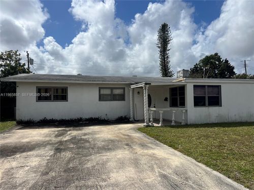 30 Ne 193rd Ter, Miami, FL, 33179 | Card Image