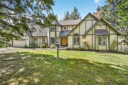 221 Hidden Valley Ln, Rogue River, OR, 97537-5565 | Card Image