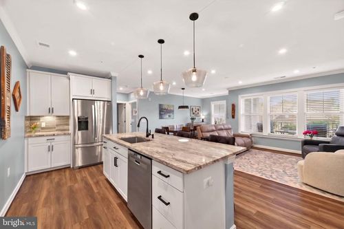 204-21914 Hawksbill High Cir, STERLING, VA, 20164-9371 | Card Image
