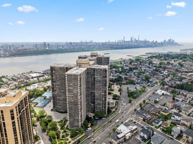 APT-1822 - 300 Winston Dr, Condo with 3 bedrooms, 3 bathrooms and null parking in Cliffside Park NJ | Image 30