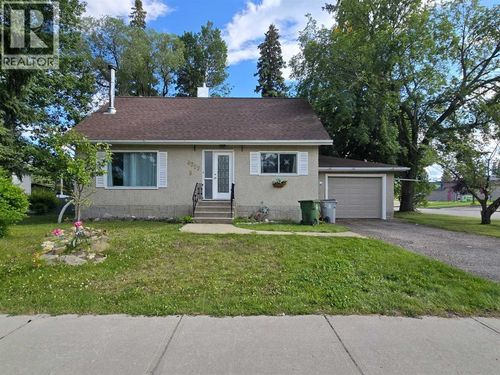 4237 5 Ave, Edson, AB, T7E1A5 | Card Image