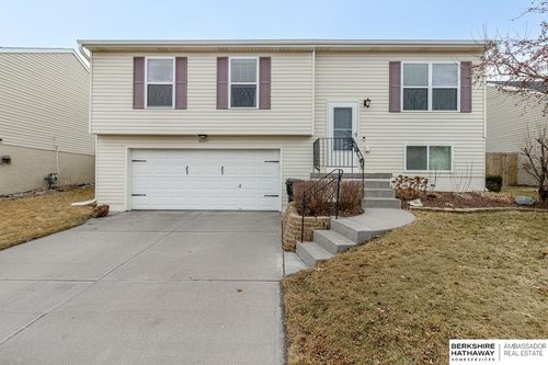 16007 Greenleaf St, Omaha, NE, 68136-3298 | Card Image