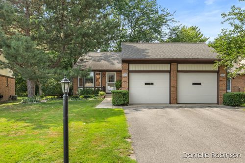 72-2255 Radcliff Cir Se, Grand Rapids, MI, 49546-7725 | Card Image