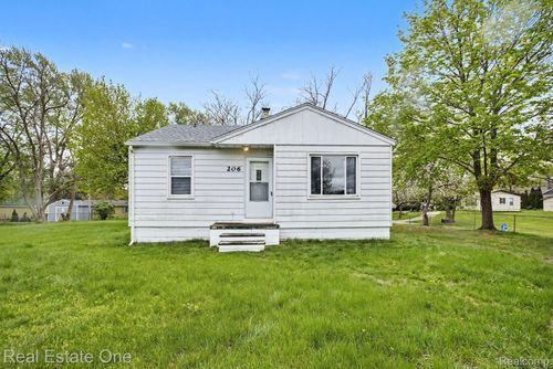 206 Steadfield St, Commerce Township, MI, 48382-3062 | Card Image