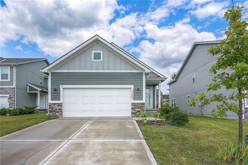 12607 S Burrows St, Lake Lotawana, MO, 64086-5212 | Card Image