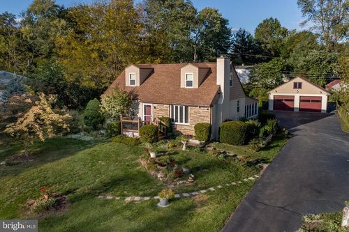 40 Hallowell Dr, NEWTOWN, PA, 18940-9669 | Card Image