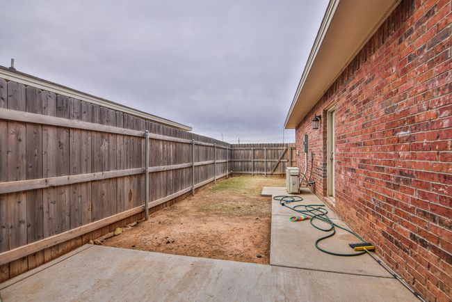 6904 20 Th St, Townhouse with 3 bedrooms, 2 bathrooms and null parking in Lubbock TX | Image 13