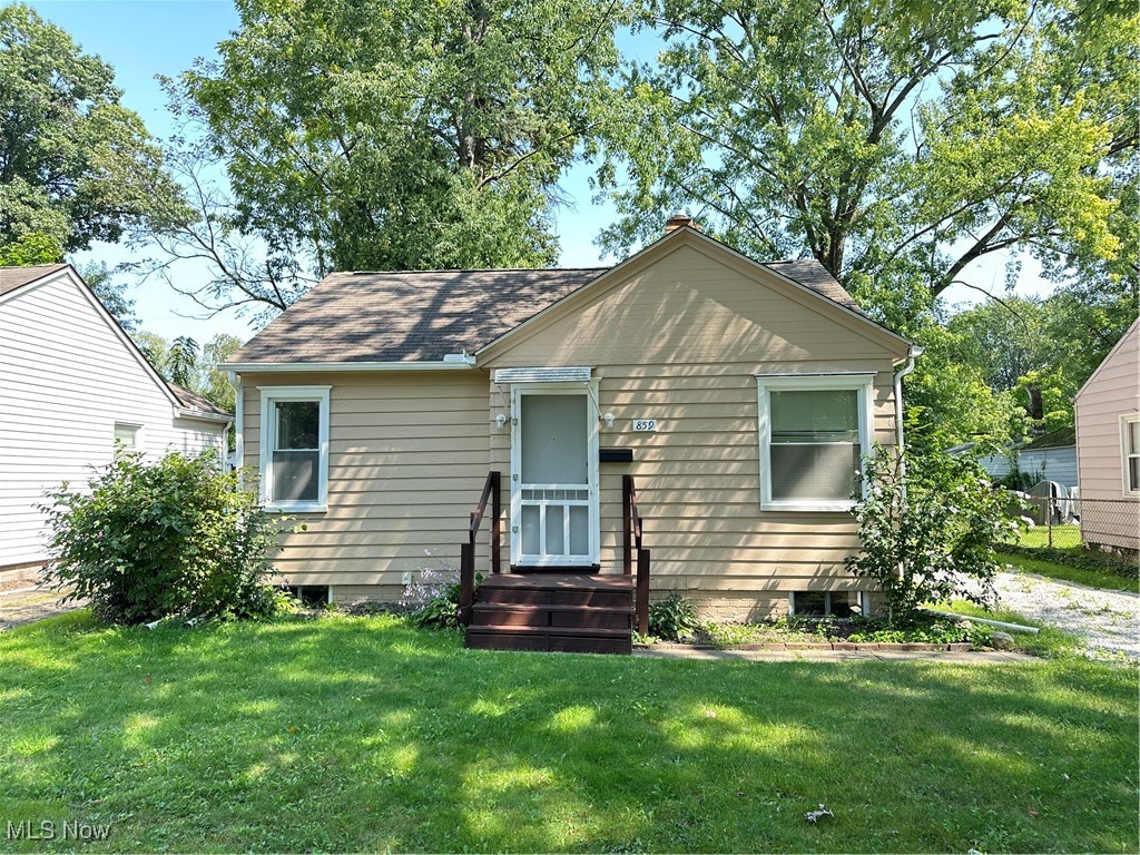 Seward Ave, Akron, OH 44320