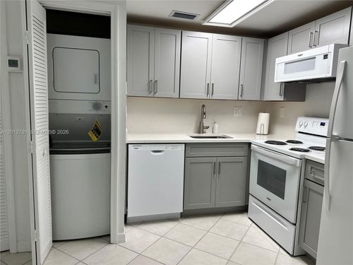 205-3051 Sw 27th Ave, Miami, FL, 33133-4606 | Card Image