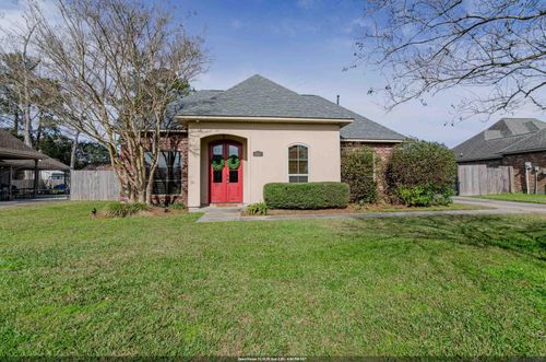 9041 Willow Point Dr, Denham Springs, LA, 70726-3133 | Card Image