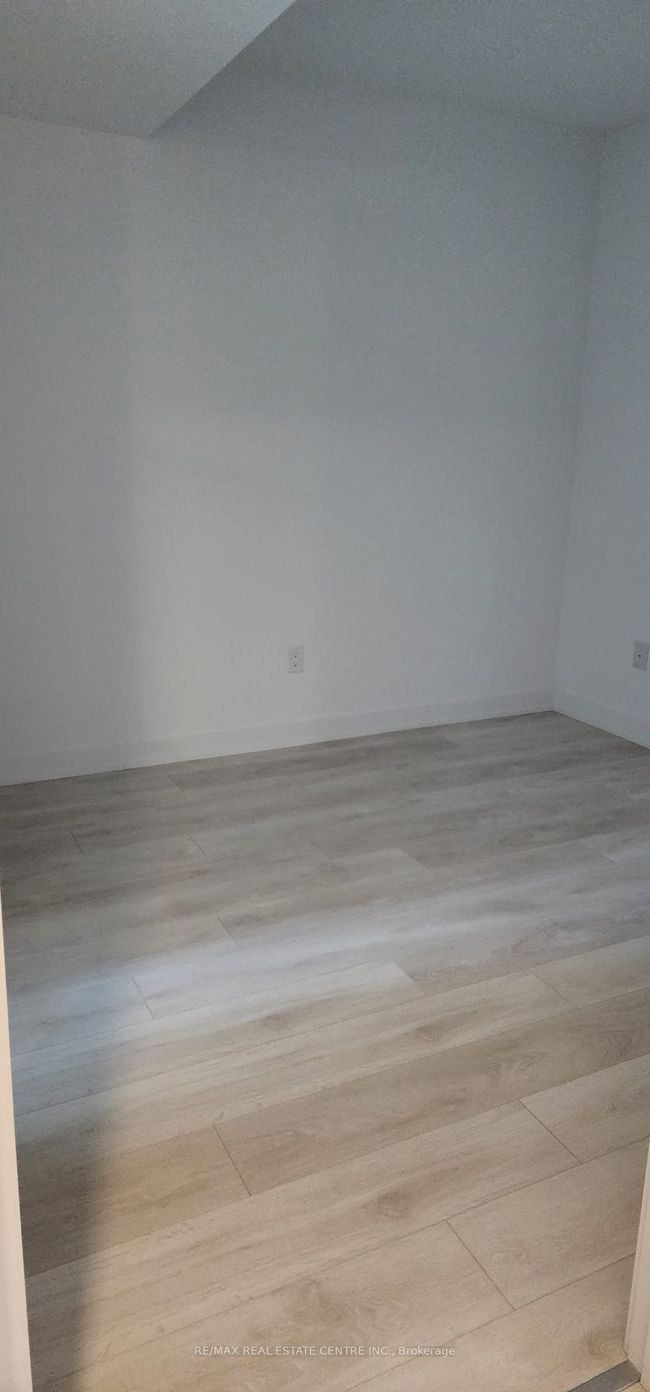 405 - 8 Tippett Rd, Condo with 1 bedrooms, 1 bathrooms and null parking in Toronto ON | Image 5