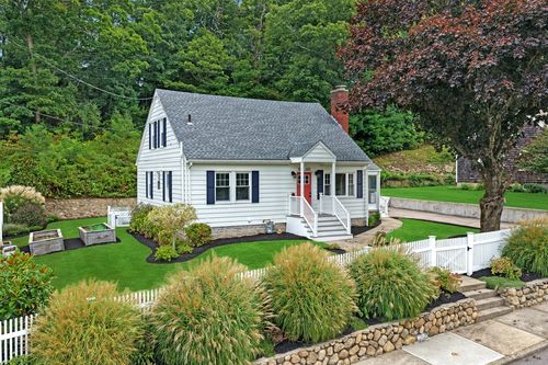 60 Narragansett Ave, Westerly, RI, 02891-1931 | Card Image