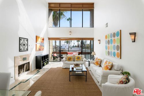 ph302-750 S Bundy Dr, Los Angeles, CA, 90049-4953 | Card Image