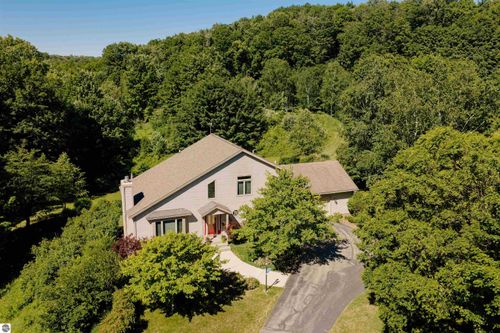 1133 Dracka Road, Traverse City, MI, 49685 | Card Image