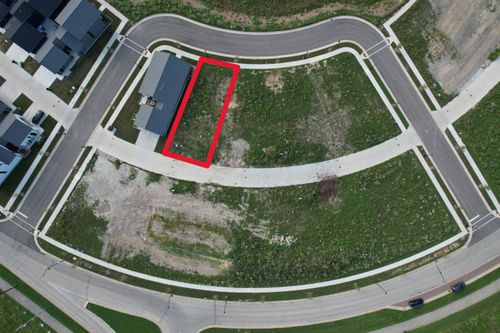 9453 S Cypress Pl, OAK CREEK, WI, 53154-5693 | Card Image