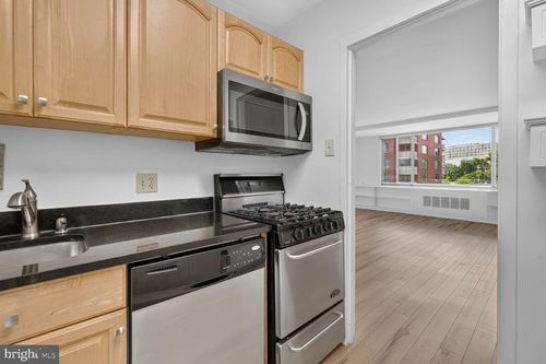 743-1121 Arlington Blvd, ARLINGTON, VA, 22209-3240 | Card Image