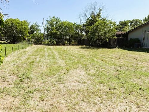 104 W Burton St, Manor, TX, 78653-4733 | Card Image