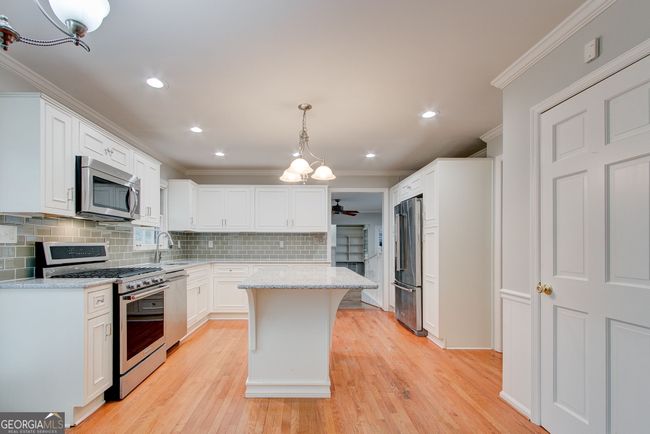 7070 Glenridge Dr, House other with 4 bedrooms, 3 bathrooms and null parking in Atlanta GA | Image 14