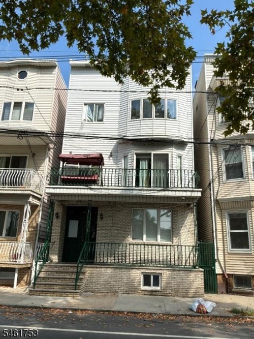 321 Walnut St, Newark, NJ, 07105-2623 | Card Image
