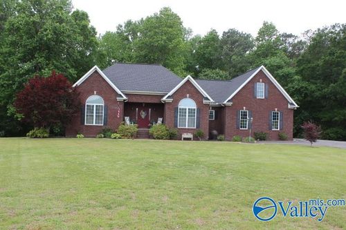 152 West Dr, Fyffe, AL, 35971-3372 | Card Image