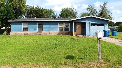 1500 E Bowie St, Beeville, TX, 78102-5304 | Card Image