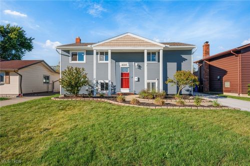 16310 Richard Dr, Brook Park, OH, 44142-3613 | Card Image