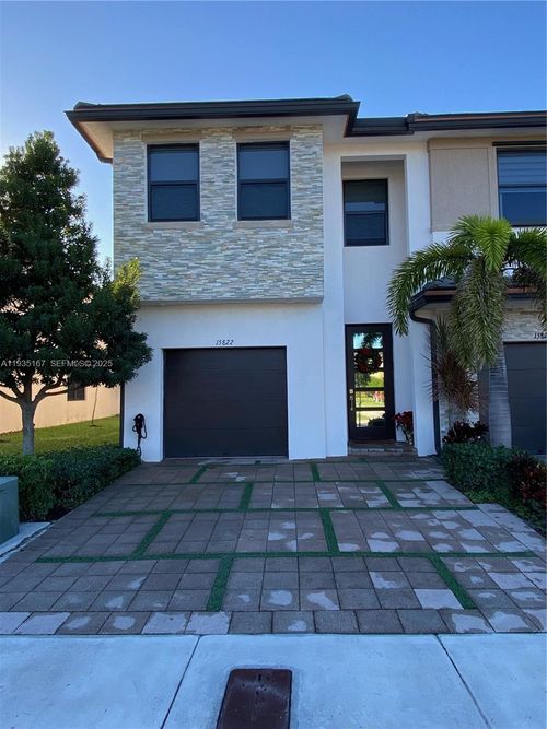 15822 Nw 91st Ave, Miami Lakes, FL, 33018-6356 | Card Image