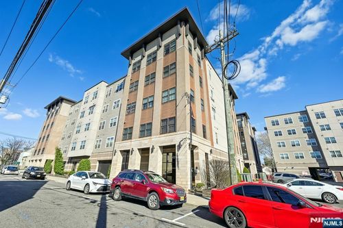 5808 Washington St, West New York, NJ, 07093-1580 | Card Image