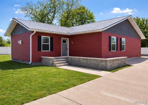 310 E Texas Ave, Sandoval, IL, 62882-1323 | Card Image