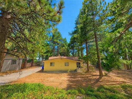 30891 Valley Oak Dr, Running Springs, CA, 92382 | Card Image