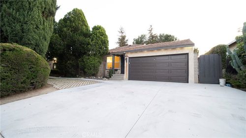 8421 Tampa Ave, Northridge, CA, 91324-4257 | Card Image
