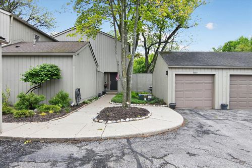 2202 Applewood Ct, Ann Arbor, MI, 48103-2304 | Card Image