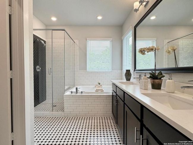 UNIT-13 - 5843 Whitby Rd, House other with 3 bedrooms, 3 bathrooms and null parking in San Antonio TX | Image 23
