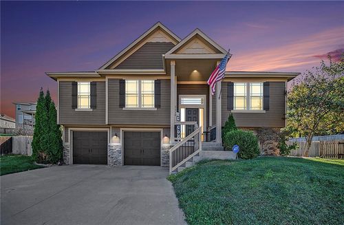2210 Ne Treetop, Blue Springs, MO, 64029-7839 | Card Image