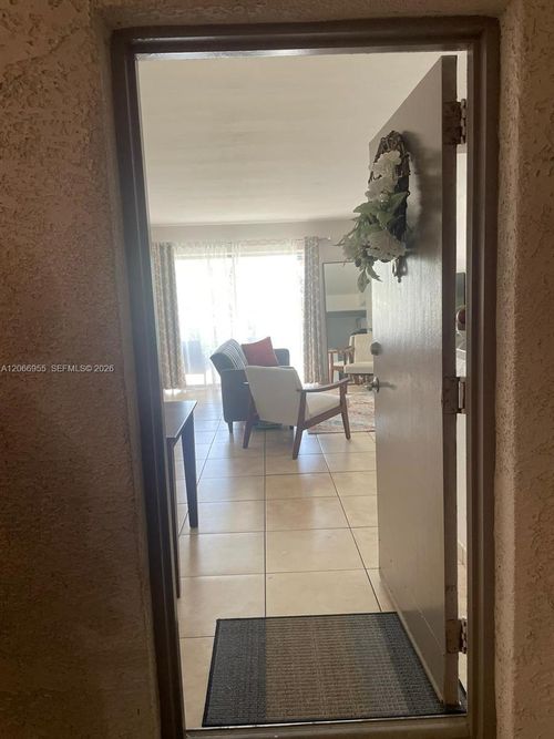 u6-10393 N Kendall Dr, Miami, FL, 33176-1694 | Card Image
